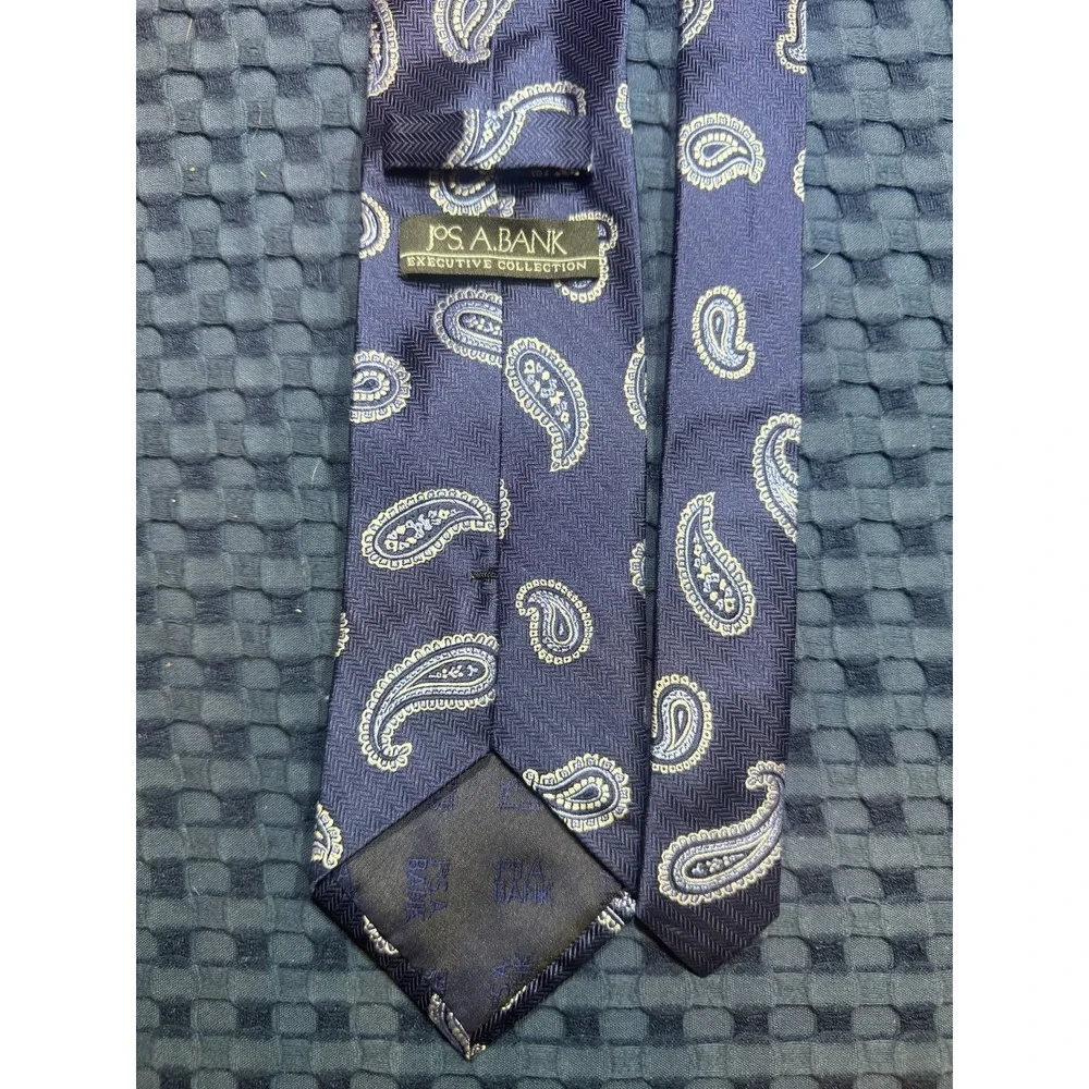 JOS. A. BANK Executive Collection 100% Silk Tie Designer Blue Paisley Pattern